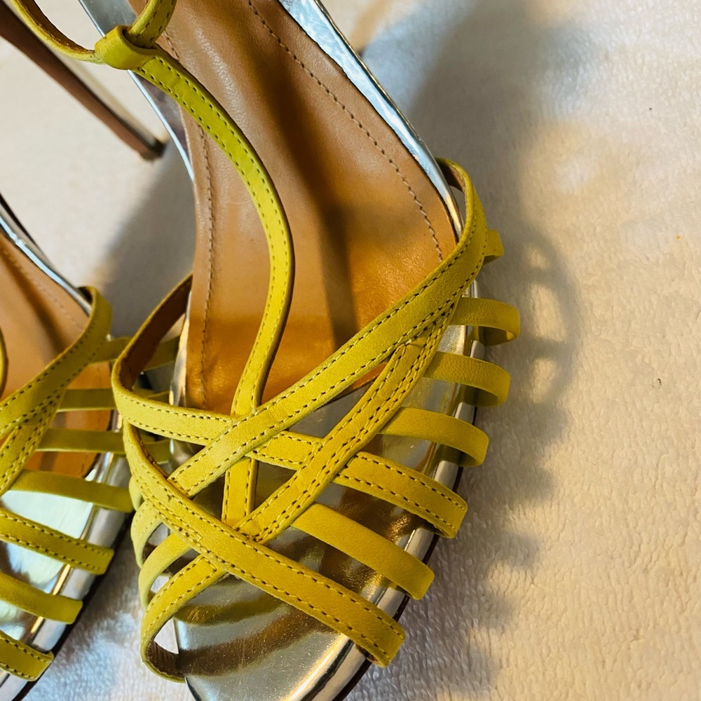 Almost Brand New Brazilian Leather Heels By SHULTZ - Size 10 B - box 2 - Picture 4 of 8